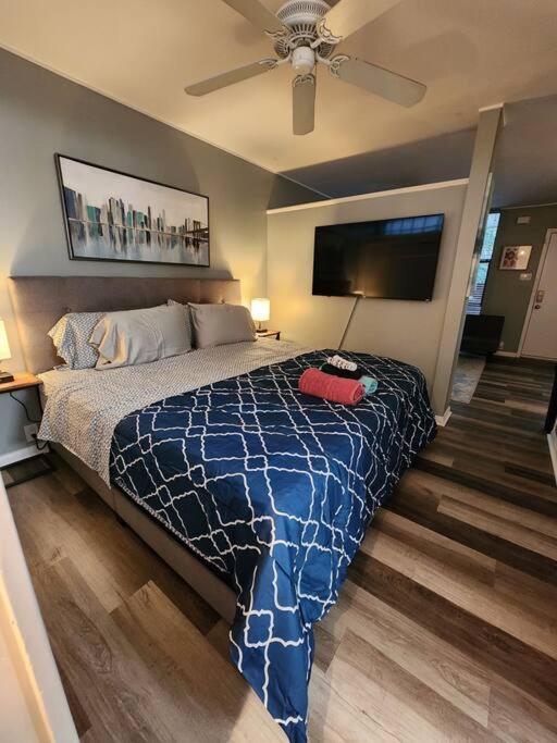 Blue Shark *W7* @ Montrose 1Br Private King Loft Apartment Houston Ngoại thất bức ảnh